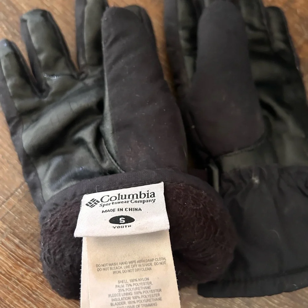 Columbia Black Insulated Ski Gloves - size Youth small